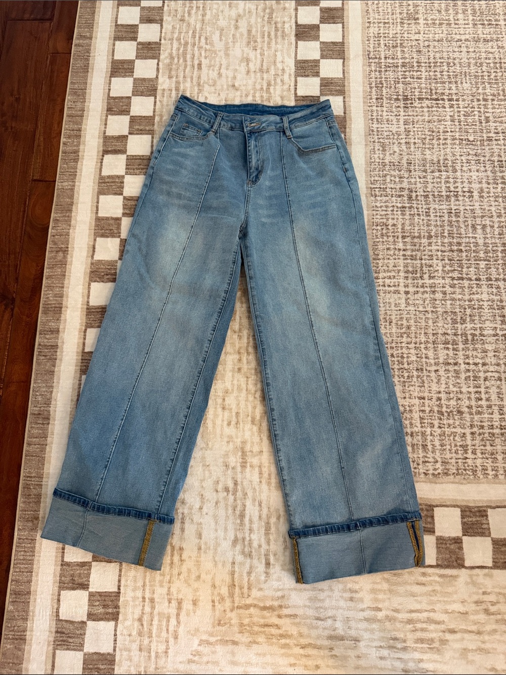 Wide-Leg Jeans in Light Blue Wash